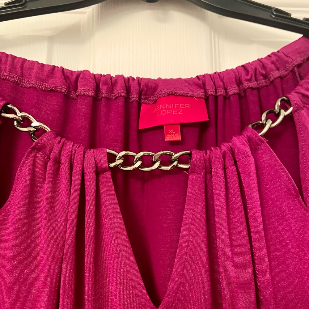 Pretty magenta long sleeved top Jennifer Lopez sz XL. Silver chain on collar - Picture 2 of 4